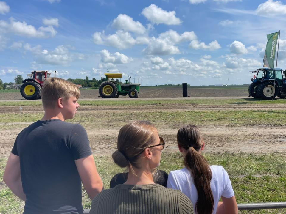 feaf76ae-f2e6-4350-851e-9dd7a8920f4d